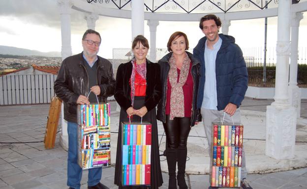 Día del Libro: los hueteños llenan la plaza para leer a Cervantes