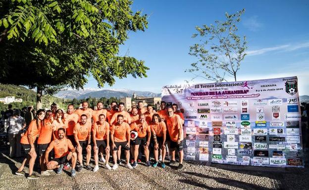 Futbolistas veteranos, juntos en Huétor Vega para ayudar a las pequeñas Carmen y Lucía