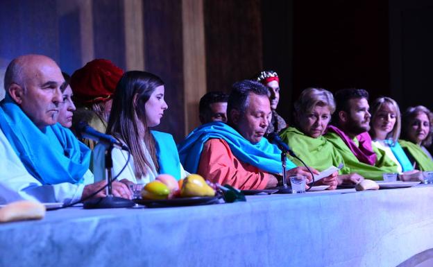 'La última cena': los concejales de Huétor Vega despiden el mandato con un guiño a Leonardo da Vinci