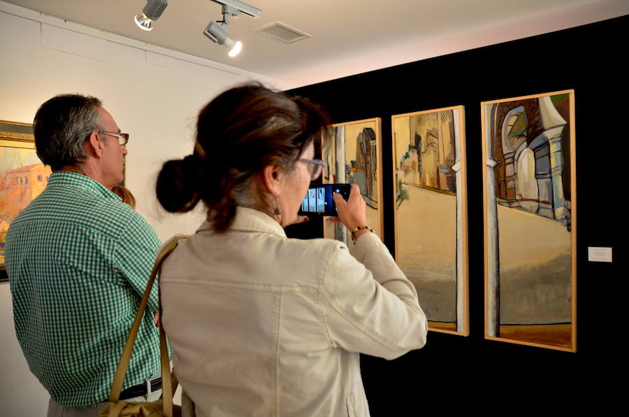 Una exposición homenajea al poeta Pedro Enríquez en el Carmen Jiménez de La Zubia