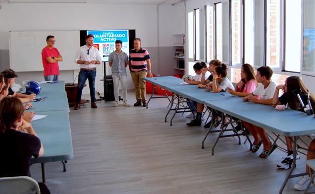 Un taller de voluntariado activo conciencia a los jóvenes de Huétor