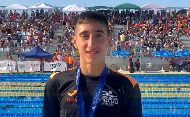 El nadador Lucas Rodríguez, del Huétor Vega, en racha este verano: ahora es subcampeón de España