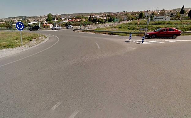 Un motorista colisiona con un camión en Huétor Vega