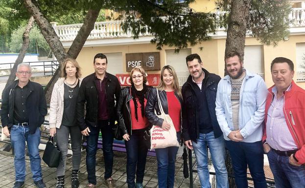 El socialista Alejandro Zubeldia, candidato al Senado, visita Huétor