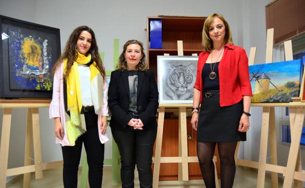Las discípulas hueteñas del pintor Zaafra presentan 'The Alhambra'