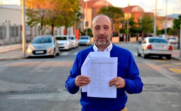 El vecino que ha movilizado a Huétor Vega para pedir que el autobús llegue hasta el pabellón