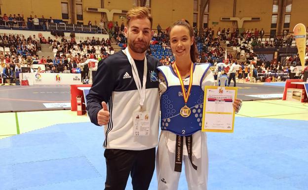 'Teo', luchadora de Huétor Vega, gana el Campeonato de España sub-21 con tan solo 16 años