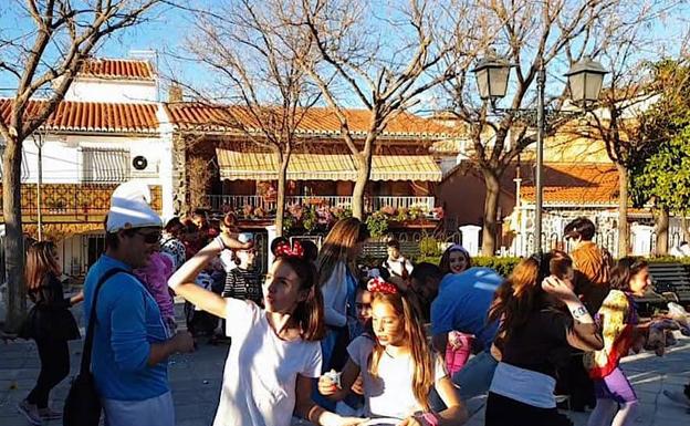 IU organiza otra 'Batalla de cascarones' en Huétor Vega