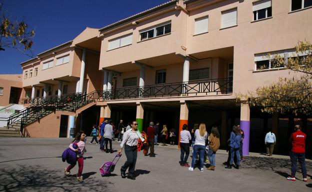 IU y PSOE pedirán un conserje para cada colegio de Huétor Vega