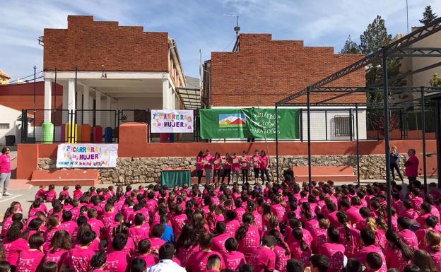 'La mujer de mi vida es...': el lema de los escolares de Huétor Vega