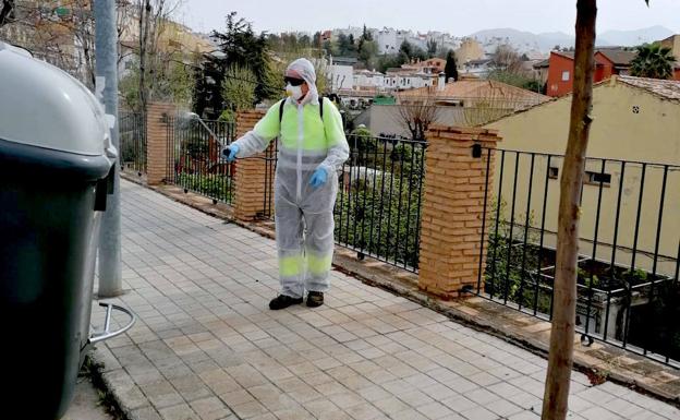 Huétor Vega desinfecta sus barrios