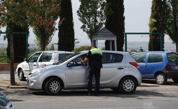 La Policía Local de Huétor Vega ha puesto ya 18 multas, «demasiadas para un municipio pequeño»