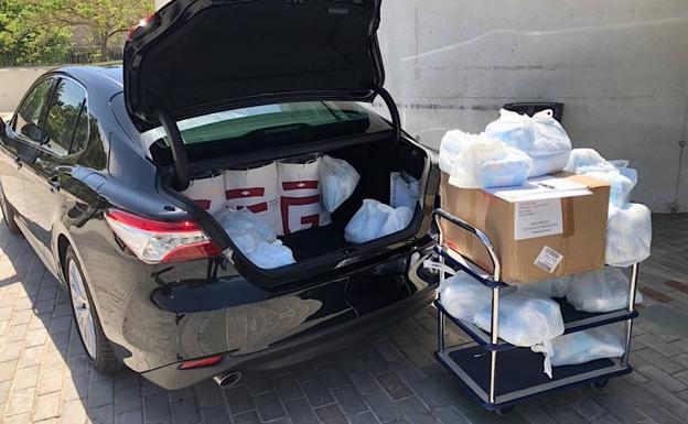 Huétor Vega recoge una nueva remesa de mascarillas para el servicio de ayuda a domicilio