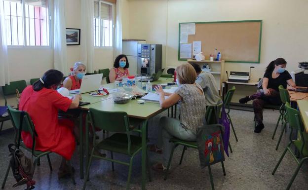 Los docentes vuelven al trabajo en los centros educativos de Huétor