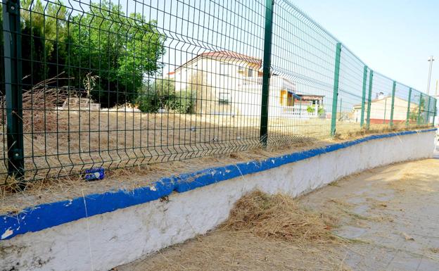 Culminan las labores de desbroce en los cinco depósitos de agua de Huétor Vega para evitar incendios