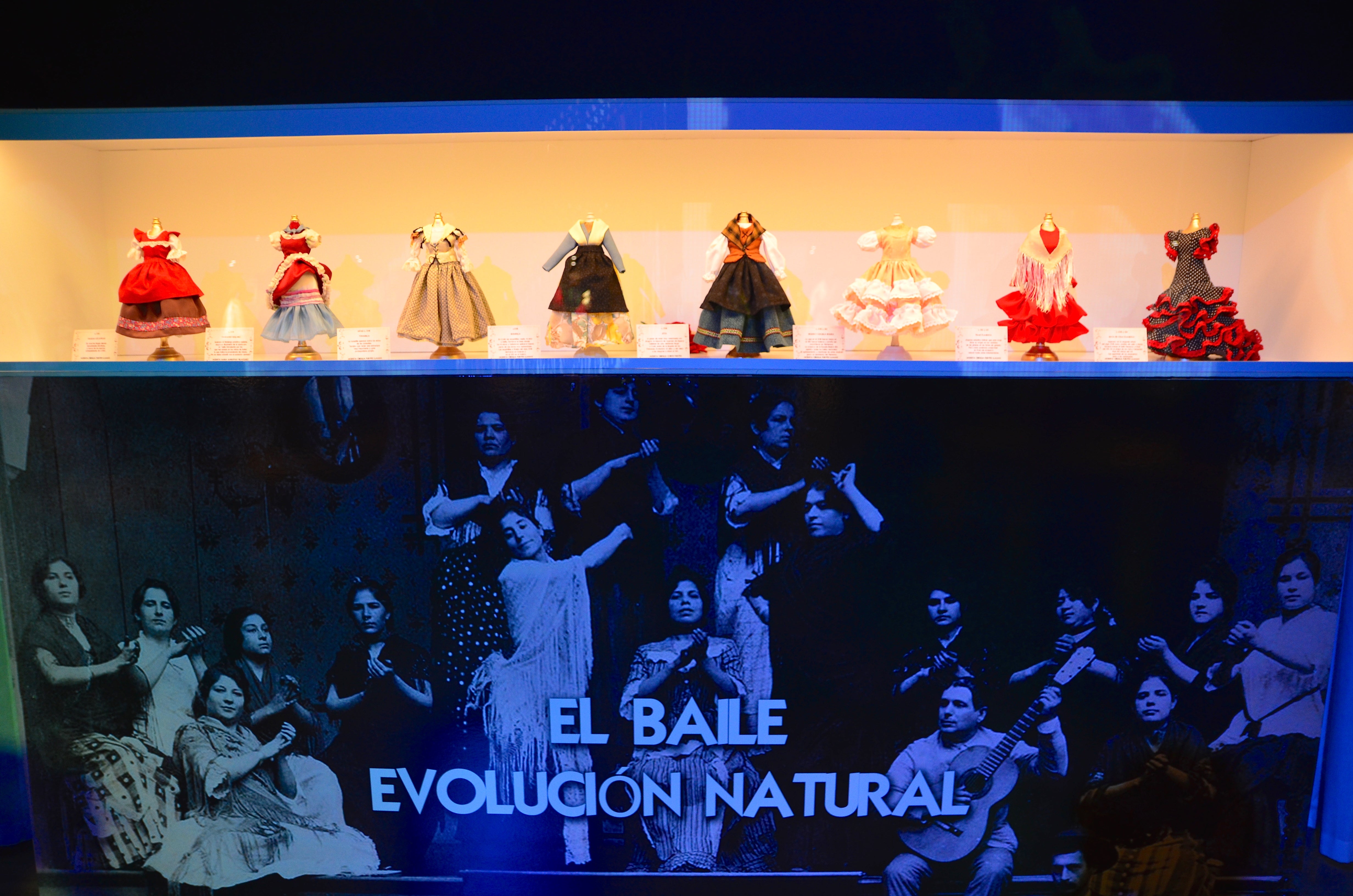 Exposición sobre la historia del traje de baile, en Huétor