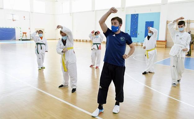 El hueteño Rubén Hita seguirá enseñando taekwondo con la Fundación Purísima Concepción