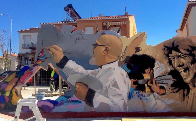 El Niño de las Pinturas plasma el universo del pintor David Zaafra en una plaza en Huétor Vega
