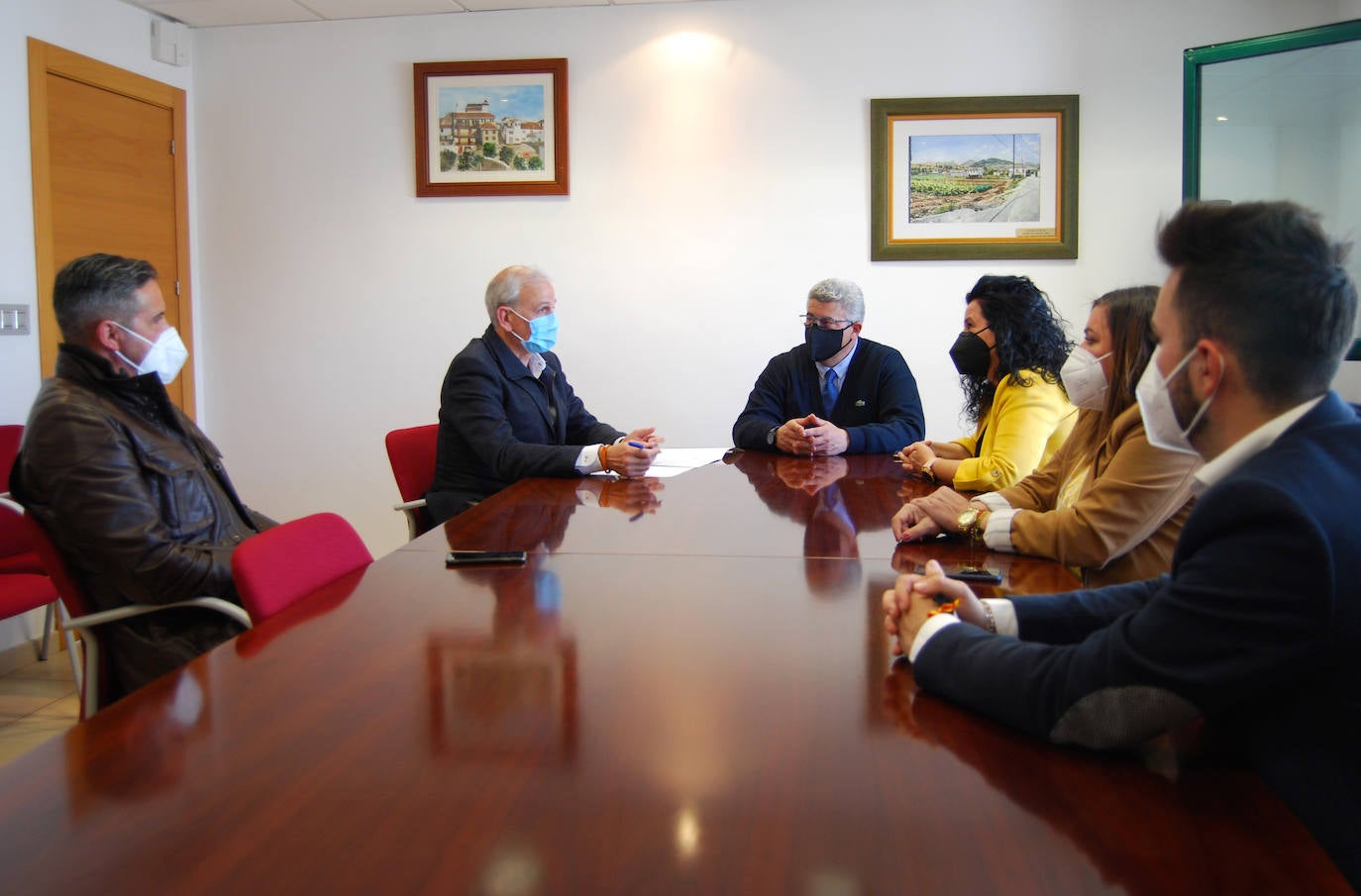 El delegado de Igualdad y Políticas Sociales se reúne con el equipo de gobierno de Huétor Vega