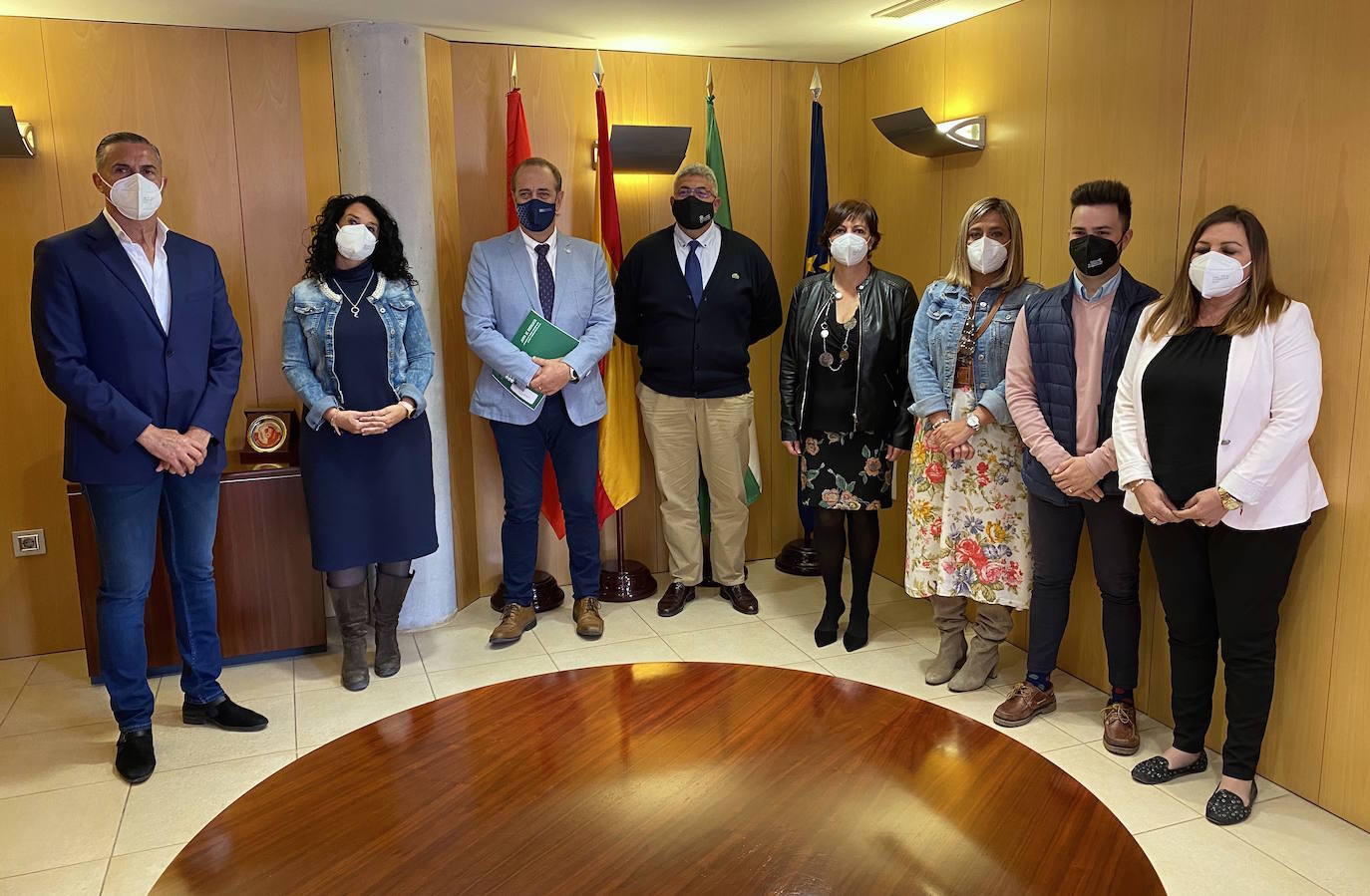 El delegado de Administración Local presenta en Huétor Vega nuevas 'ayudas covid'