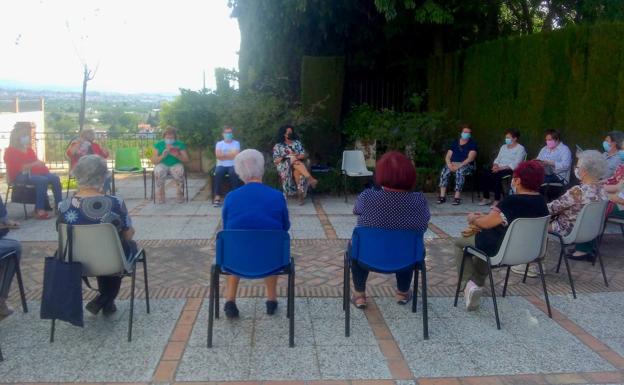 Las mujeres de Huétor Vega se reconocen en las memorias de Isabel García Lorca