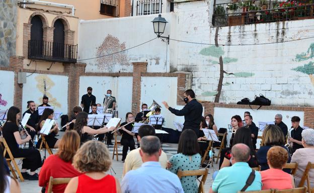 Corpus en Huétor Vega: regusto de pasodoble con la Banda de Música