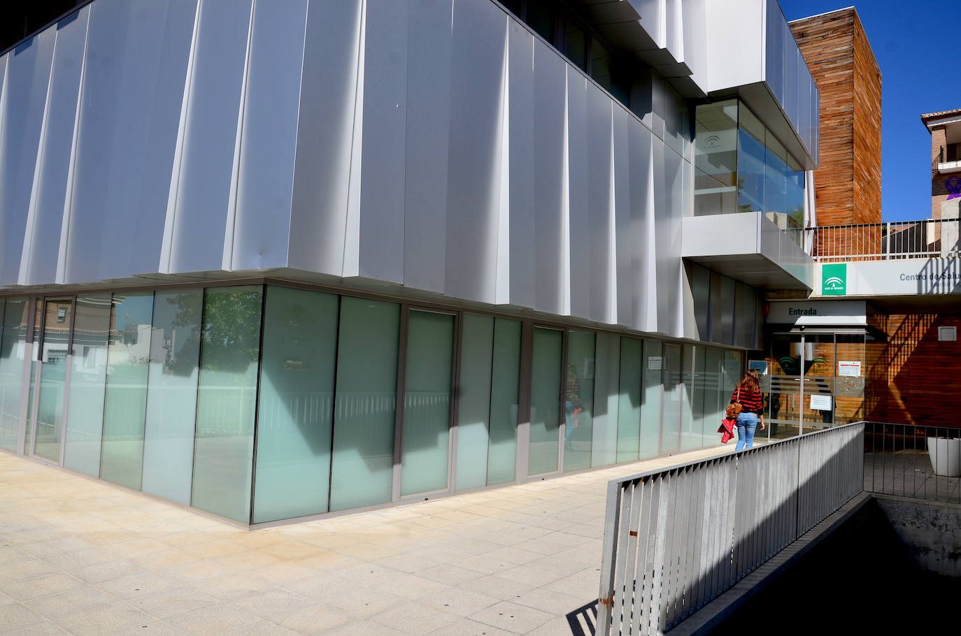 IU eleva al Parlamento la «necesidad» de urgencias 24 horas en el centro de salud de Huétor Vega