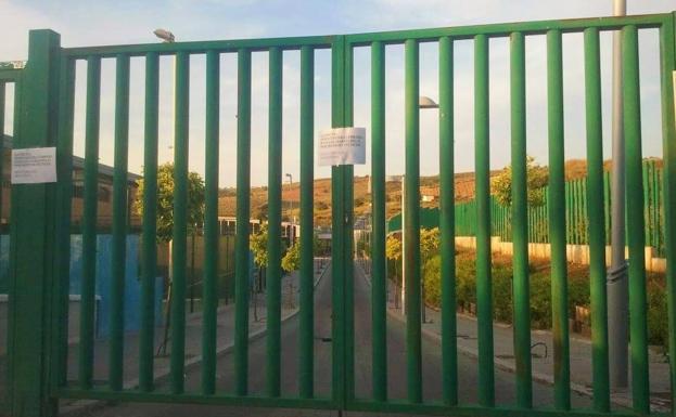 IU exige la apertura de la piscina cubierta de Huétor Vega