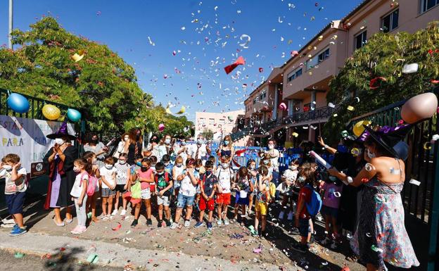 La delegada de Educación inaugura el curso escolar en el Mariana Pineda
