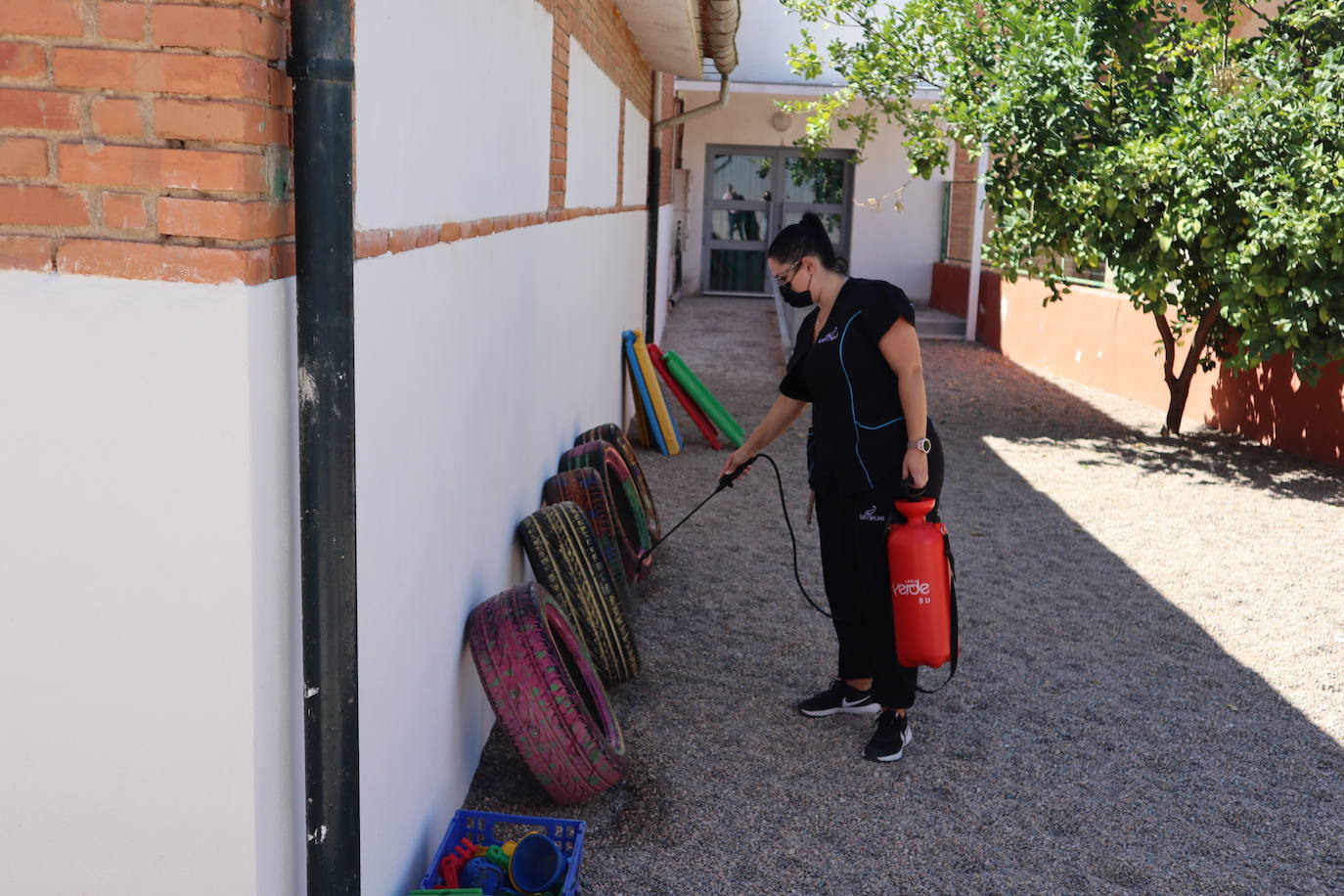 El Ayuntamiento de Huétor Vega realiza una puesta a punto de los colegios para el inicio del curso