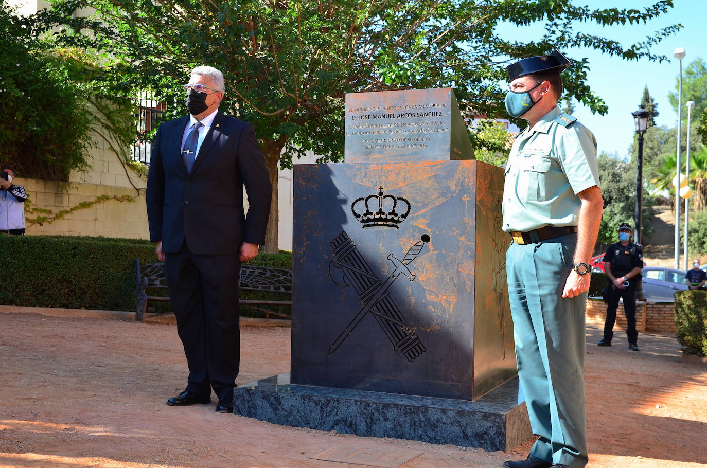 Inauguración del monolito y la plaza en memoria del agente Arcos en Huétor Vega