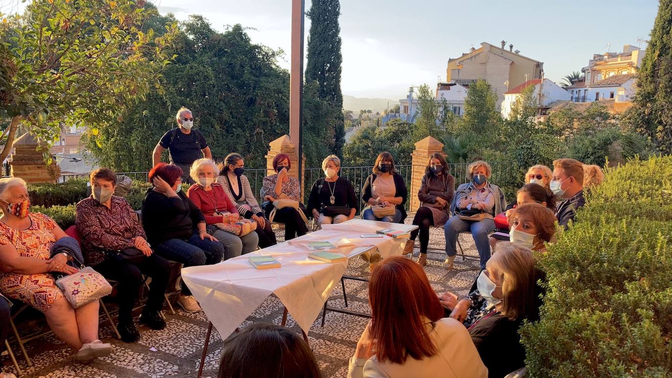 Café y tertulia en Huétor Vega: lo que conlleva vivir en la naturaleza