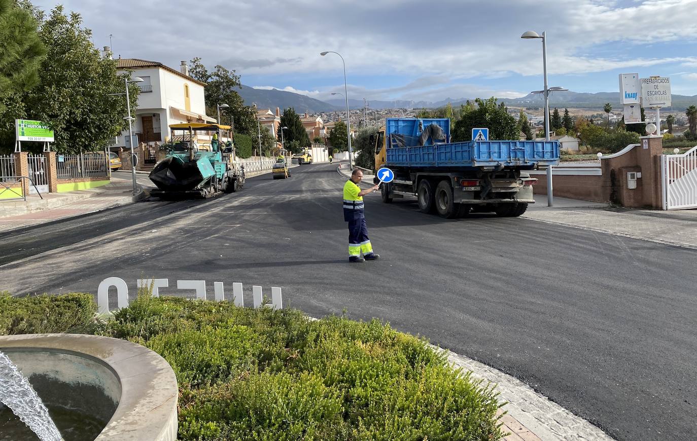 El Ayuntamiento de Huétor Vega desmiente «bulos» sobre la pintura vial en la avenida de Andalucía