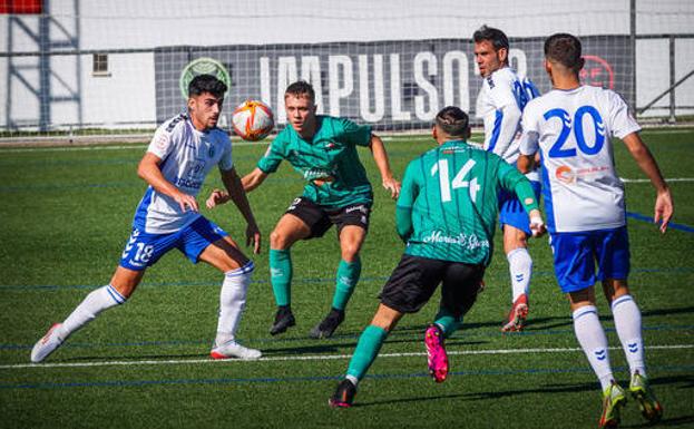 El Huétor Vega gana marcando dos goles en cuatro minutos
