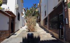 El Ayuntamiento de Huétor Vega reforma las escaleras del callejón de las Pitas para mejorar su accesibilidad