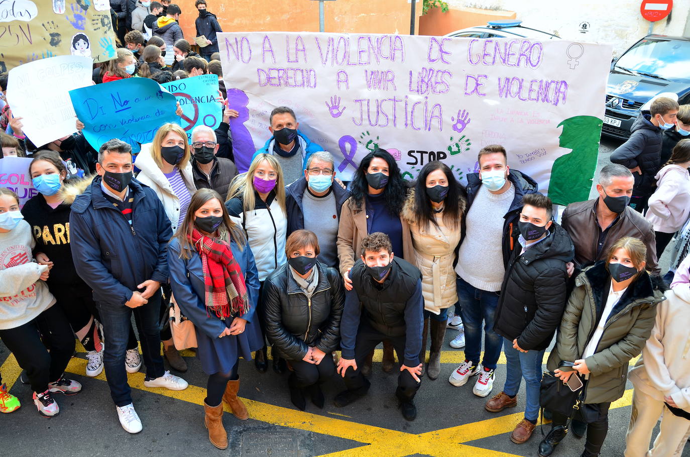 Los estudiantes de Huétor Vega alzan la voz contra la violencia de género