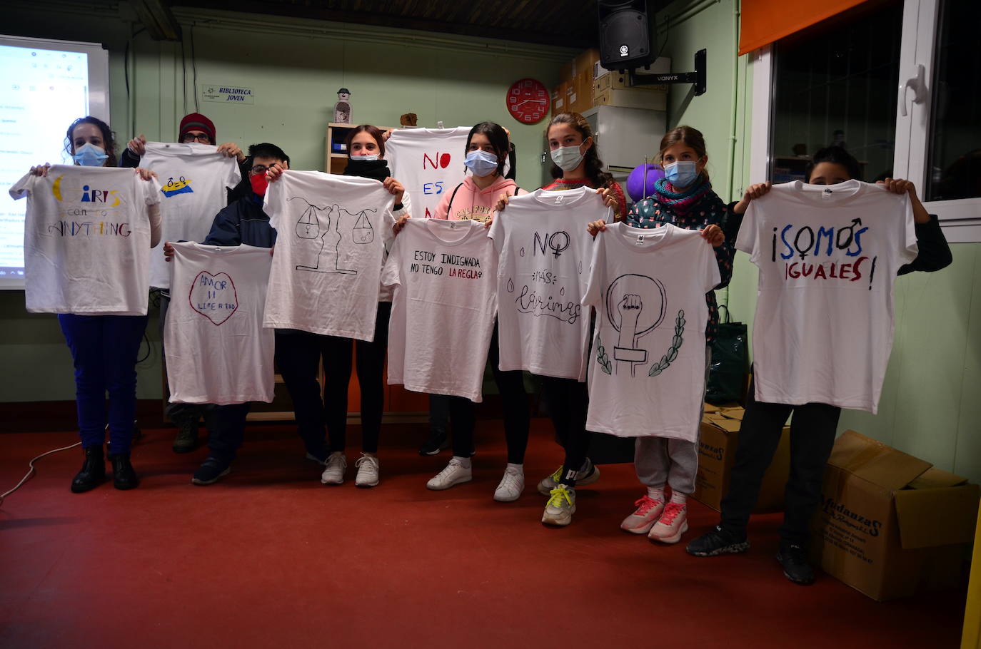 Jóvenes de Cájar, Huétor Vega y Monachil 'diseñan' camisetas contra la violencia de género