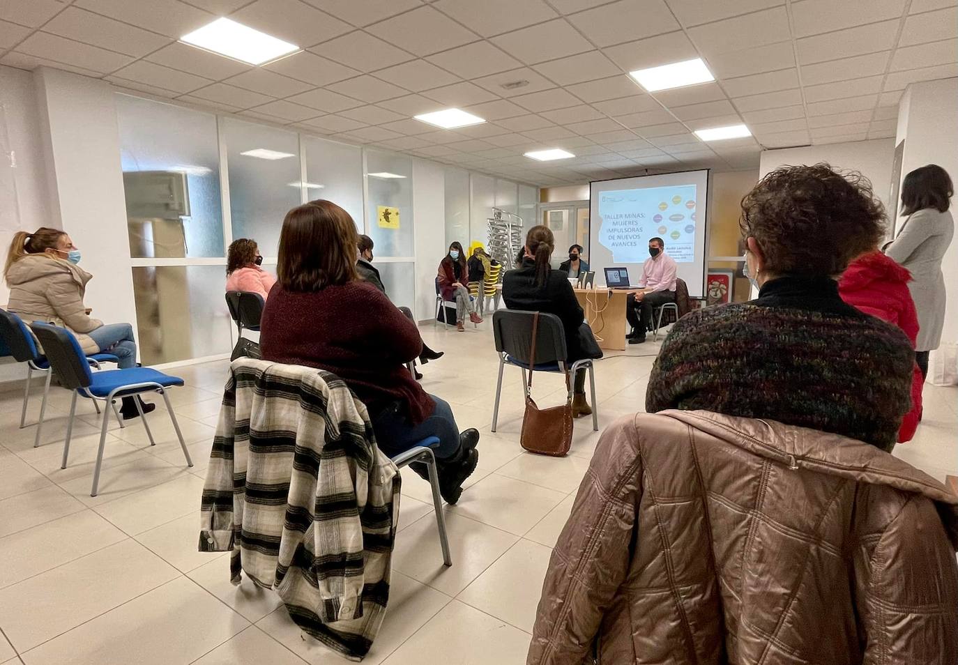 Las mujeres toman impulso con el taller 'MINAS' en Huétor Vega