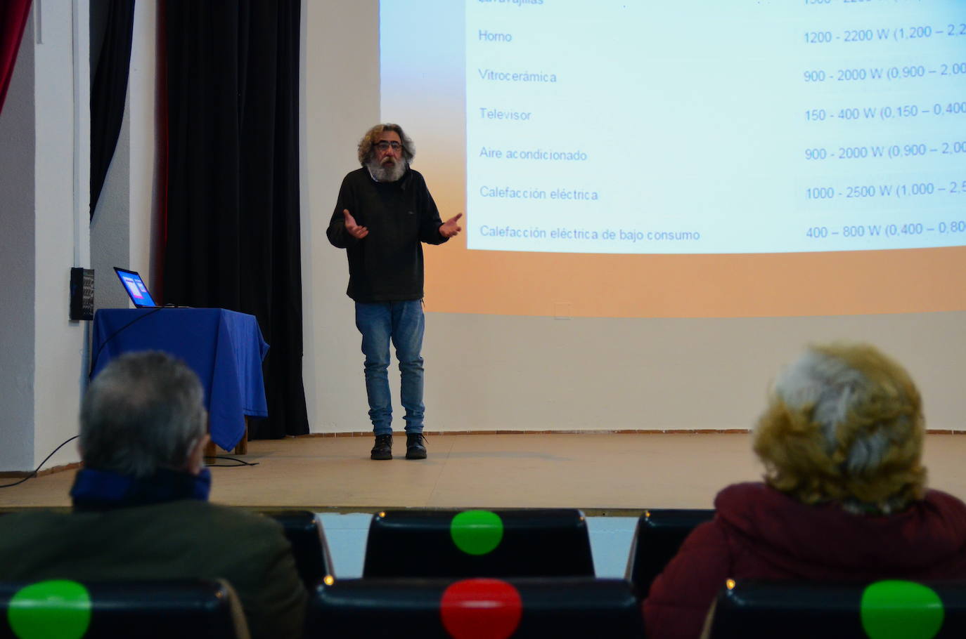 Taller sobre la factura de la luz, en Huétor Vega