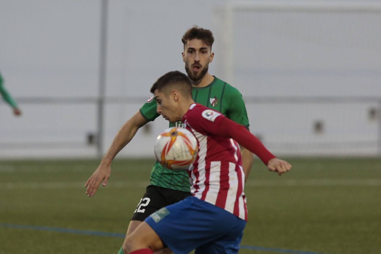 El Huétor Vega cae ante el Porcuna tras una mala segunda parte
