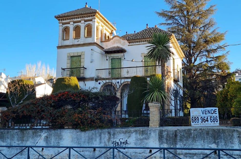 IU propone que el Ayuntamiento adquiera dos inmuebles históricos en Huétor Vega para uso cultural