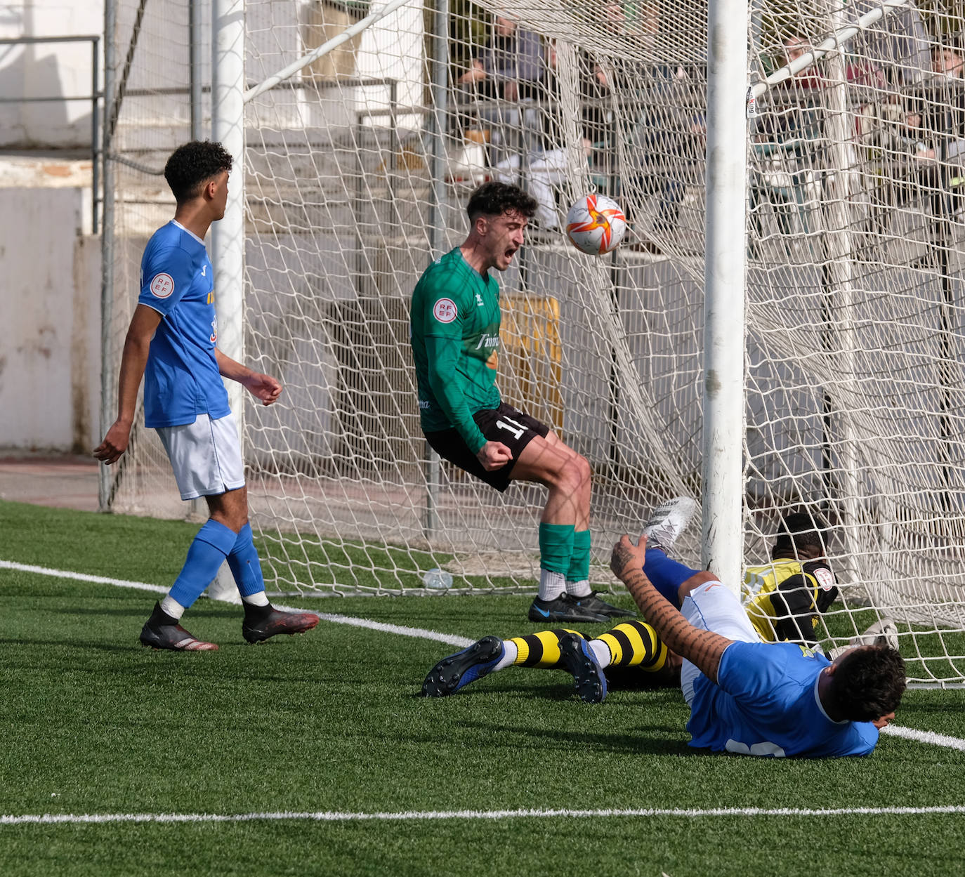 Un Huétor Vega paciente y goleador