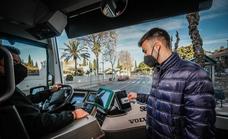 Un autobús con nueva imagen en Huétor Vega, Cájar y Monachil