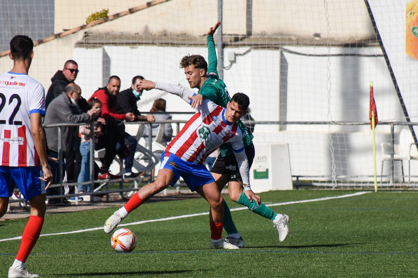 El Huétor Vega sigue sumando y se instala en la zona cómoda de la tabla