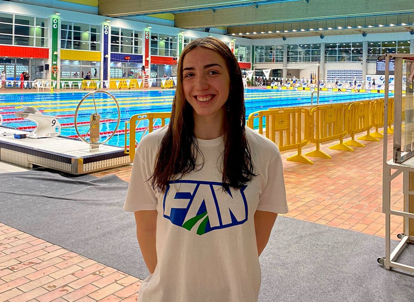 Hannah Martín Cook, nadadora de Huétor Vega, campeona de España júnior en 100 espalda