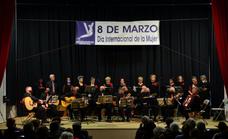 La Rondalla San Roque pone banda sonora al 8M en Huétor Vega