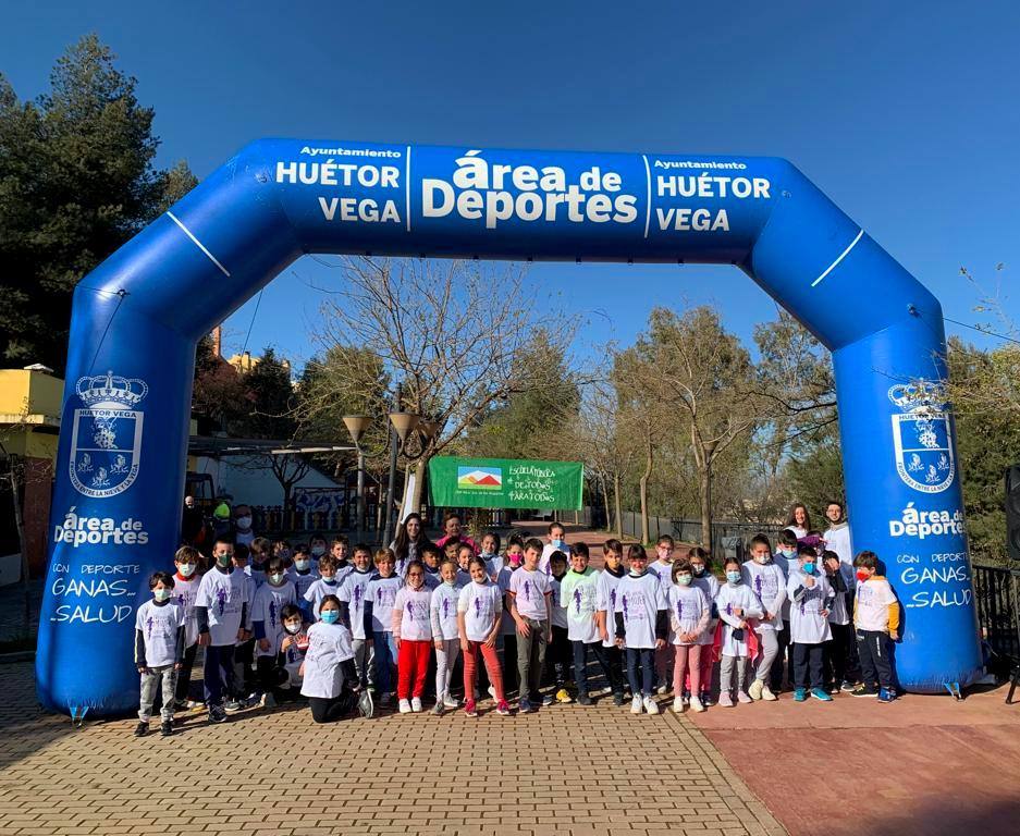 El colegio Nuestra Señora de las Angustias de Huétor Vega celebra la cuarta Carrera de la Mujer
