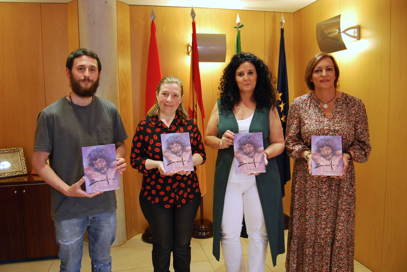 La Asociación Artístico Cultural Escuela de David Zaafra entrega al Ayuntamiento de Huétor Vega el libro sobre el artista