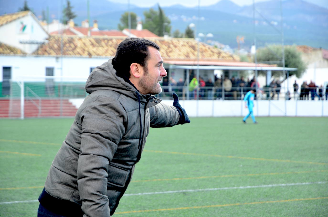 El CD Huétor Vega renueva al entrenador, Manuel Moreno 'Rizos', y al capitán David Hurtado