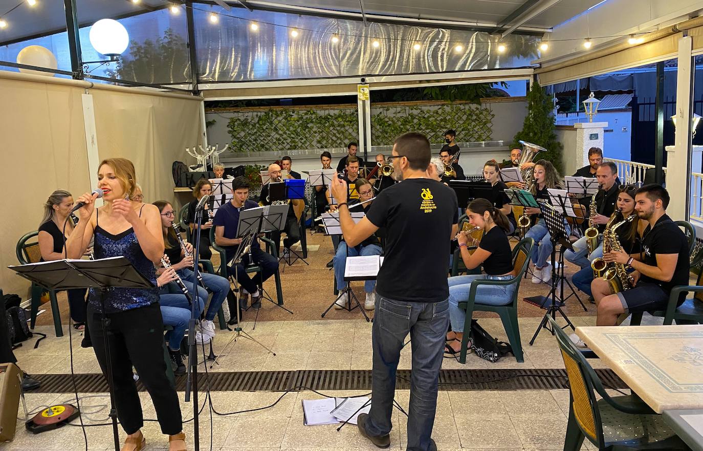San Juan con la Banda de Música de Huétor Vega: «¡Oye, cómo van!»